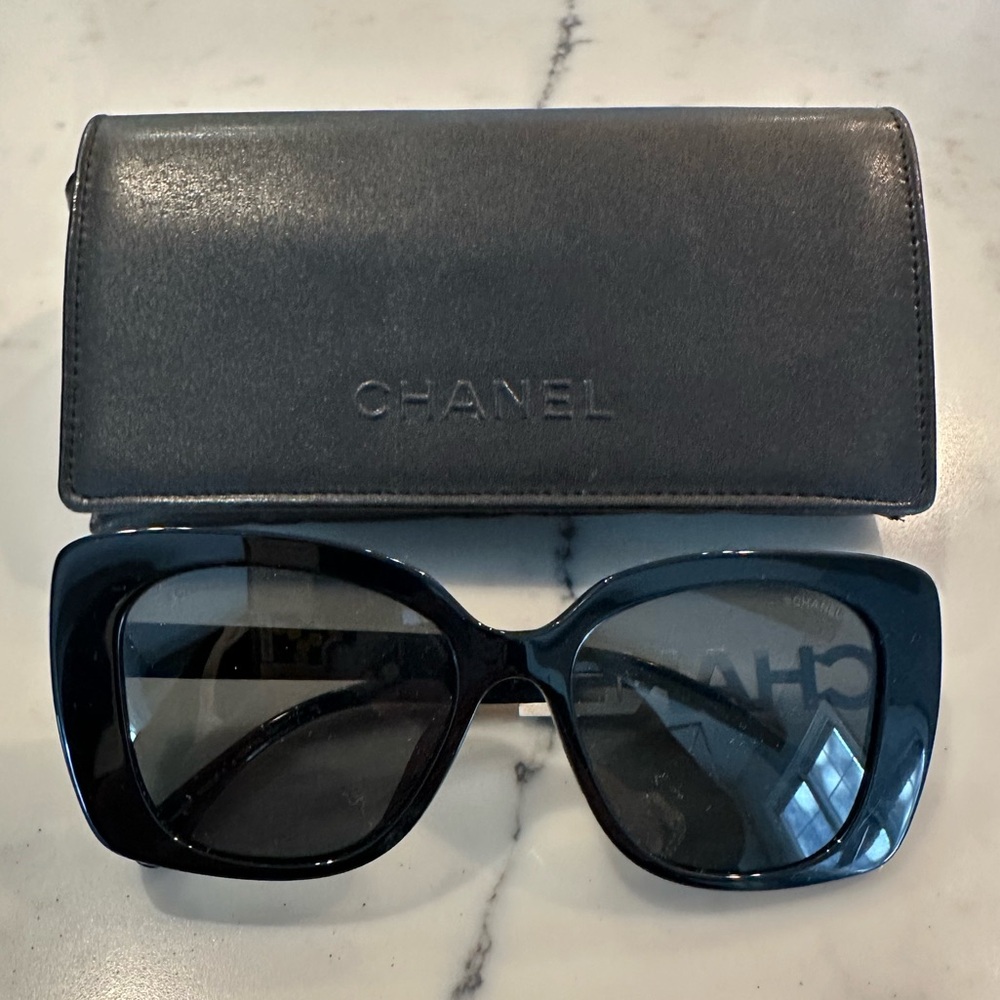 CHANEL Black Sunglasses with Case